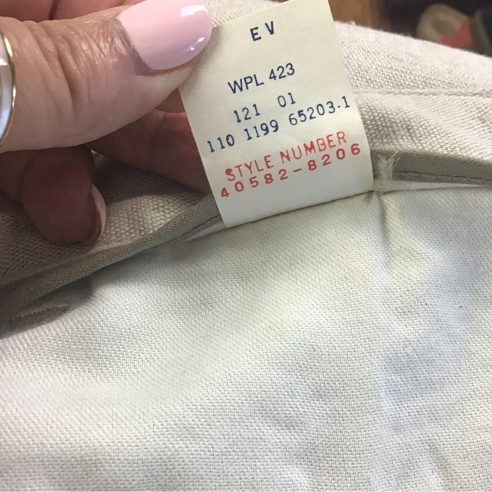 Dockers Khaki Men’s 42x30 No Wrinkle Linen Relaxed Pleated Slacks in Ecru